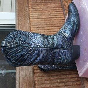 Gorgeous! Handmade, hand painted!Tony Lamas!